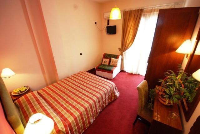 Hotel Elvetia Karpenísion Værelse billede